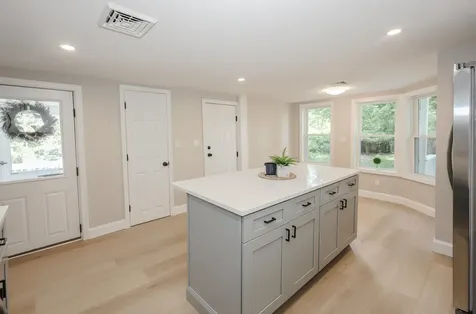 32 Raymond Road Auburn NH 03032