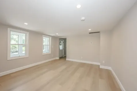 32 Raymond Road Auburn NH 03032