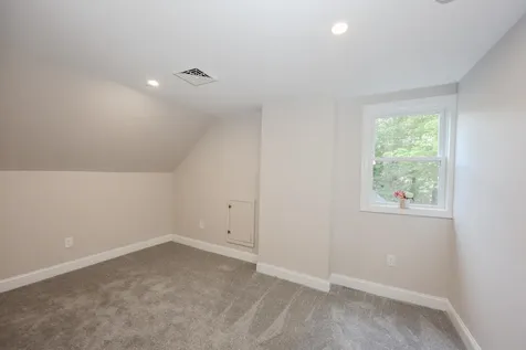 32 Raymond Road Auburn NH 03032