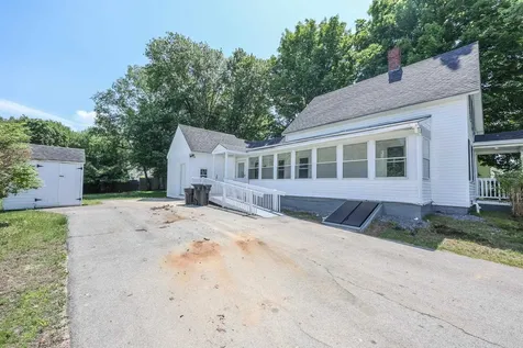 32 Raymond Road Auburn NH 03032