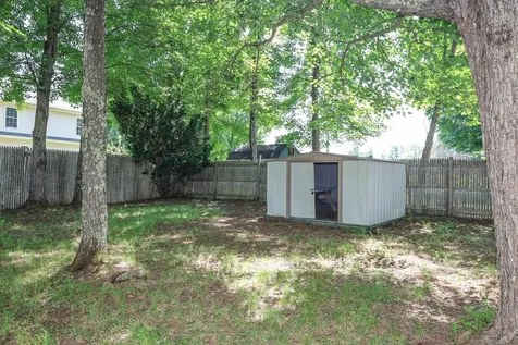 32 Raymond Road Auburn NH 03032