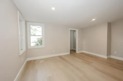 32 Raymond Road Auburn NH 03032