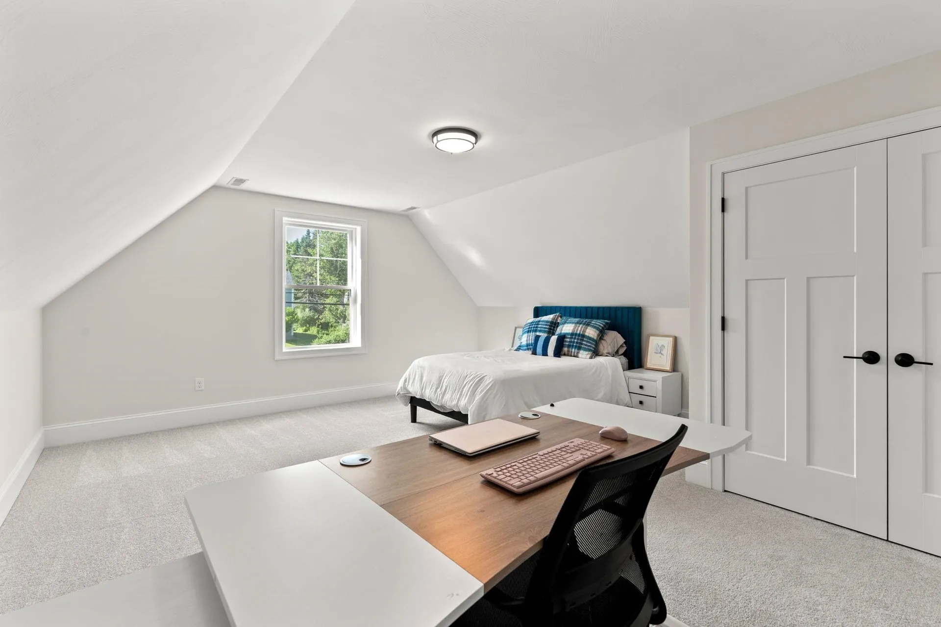 52 Stonehenge Road Londonderry NH 03053