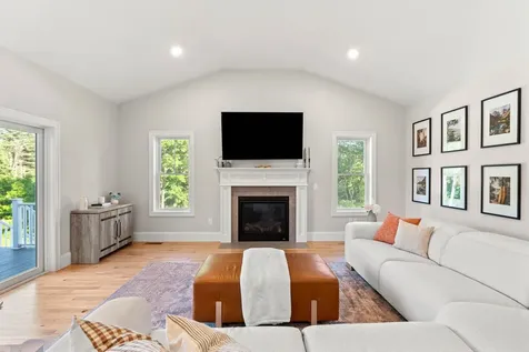 52 Stonehenge Road Londonderry NH 03053