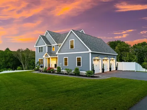 52 Stonehenge Road Londonderry NH 03053