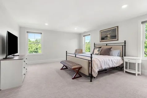 52 Stonehenge Road Londonderry NH 03053