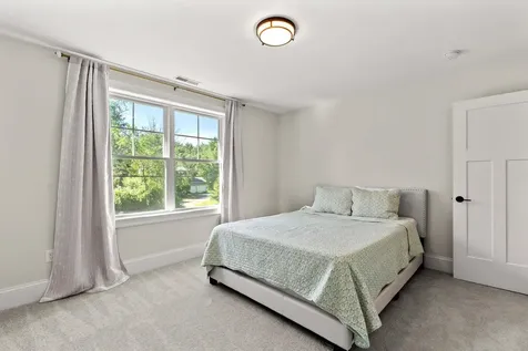 52 Stonehenge Road Londonderry NH 03053