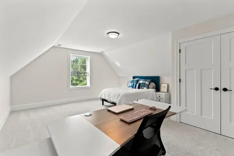 52 Stonehenge Road Londonderry NH 03053