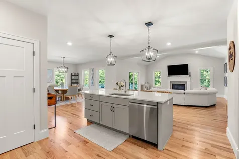52 Stonehenge Road Londonderry NH 03053