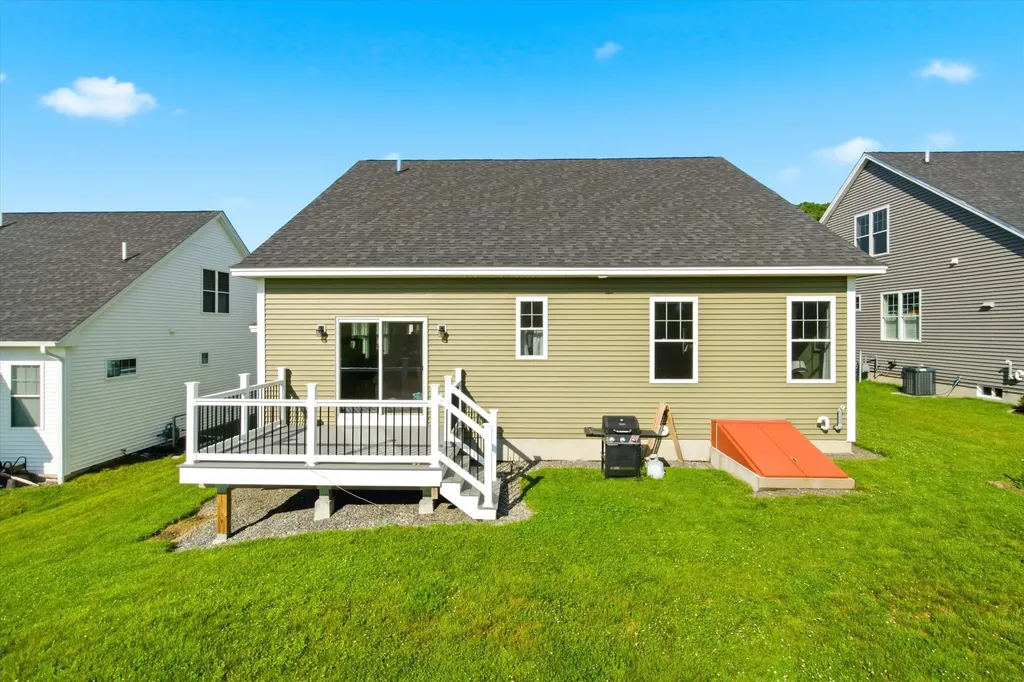 28 Luna Circle Somersworth NH 03878