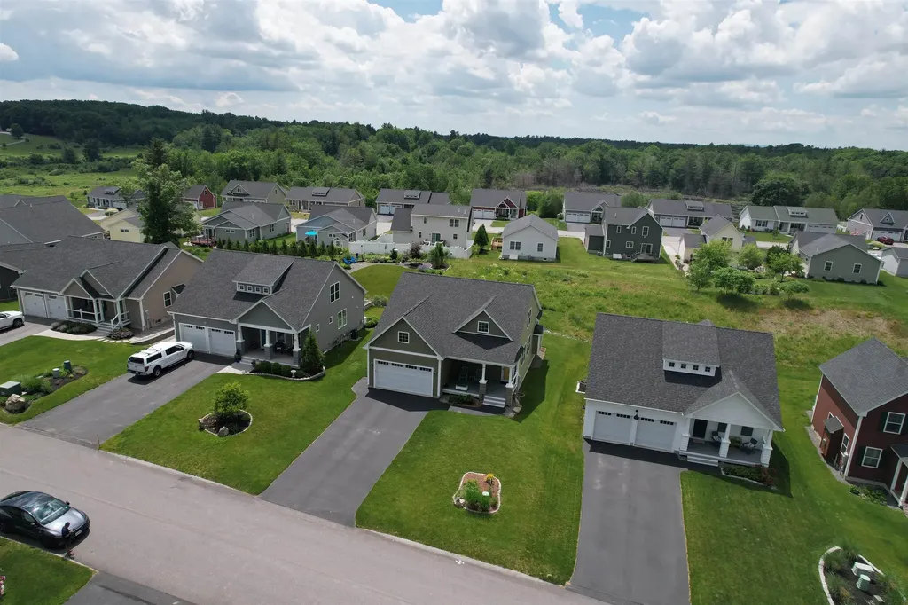 28 Luna Circle Somersworth NH 03878