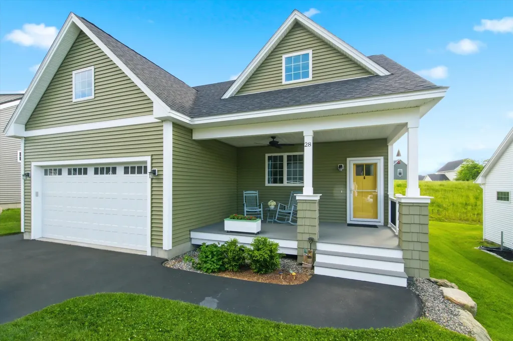 28 Luna Circle Somersworth NH 03878