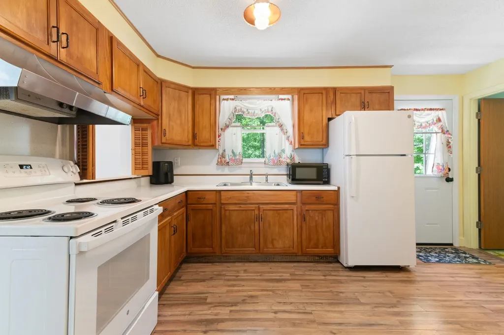 15 Lawton Drive Brattleboro VT 05301