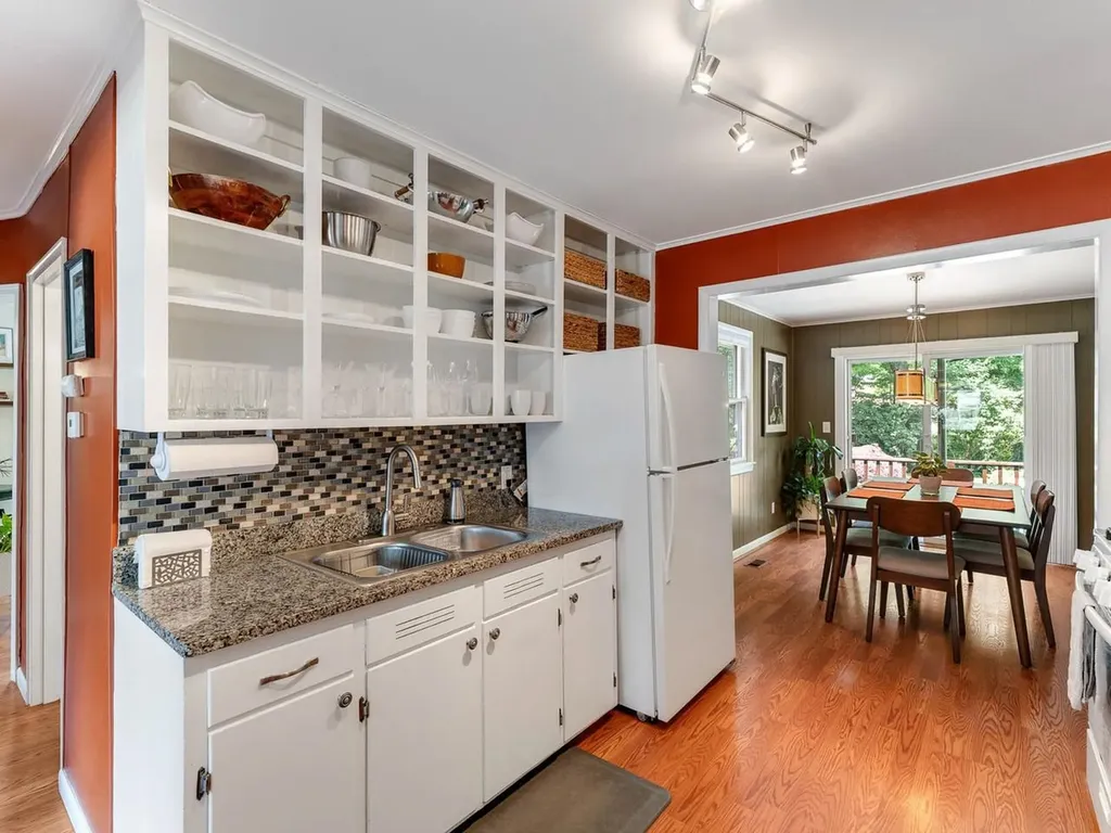 156 Woodlawn Road Burlington VT 05408