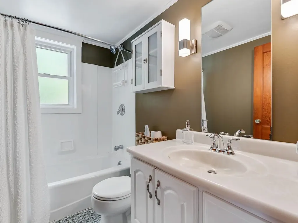 156 Woodlawn Road Burlington VT 05408