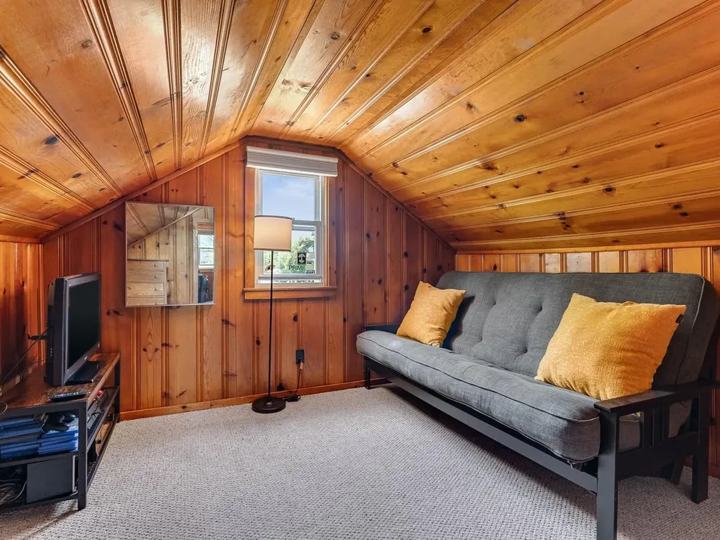 156 Woodlawn Road Burlington VT 05408