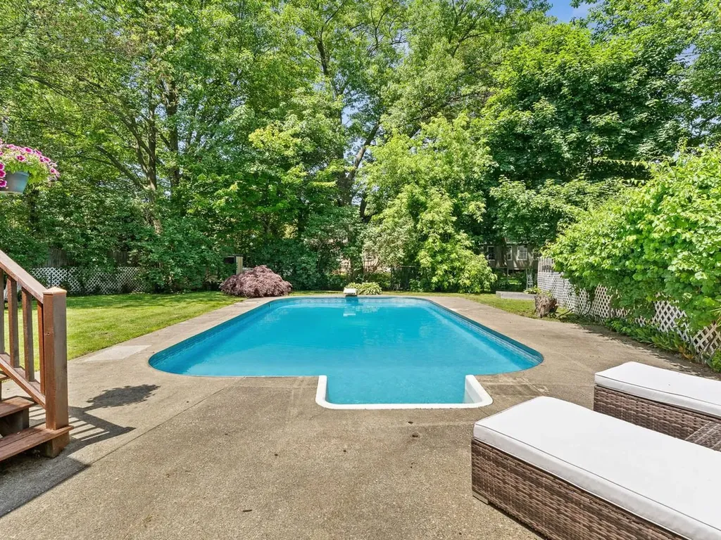 156 Woodlawn Road Burlington VT 05408