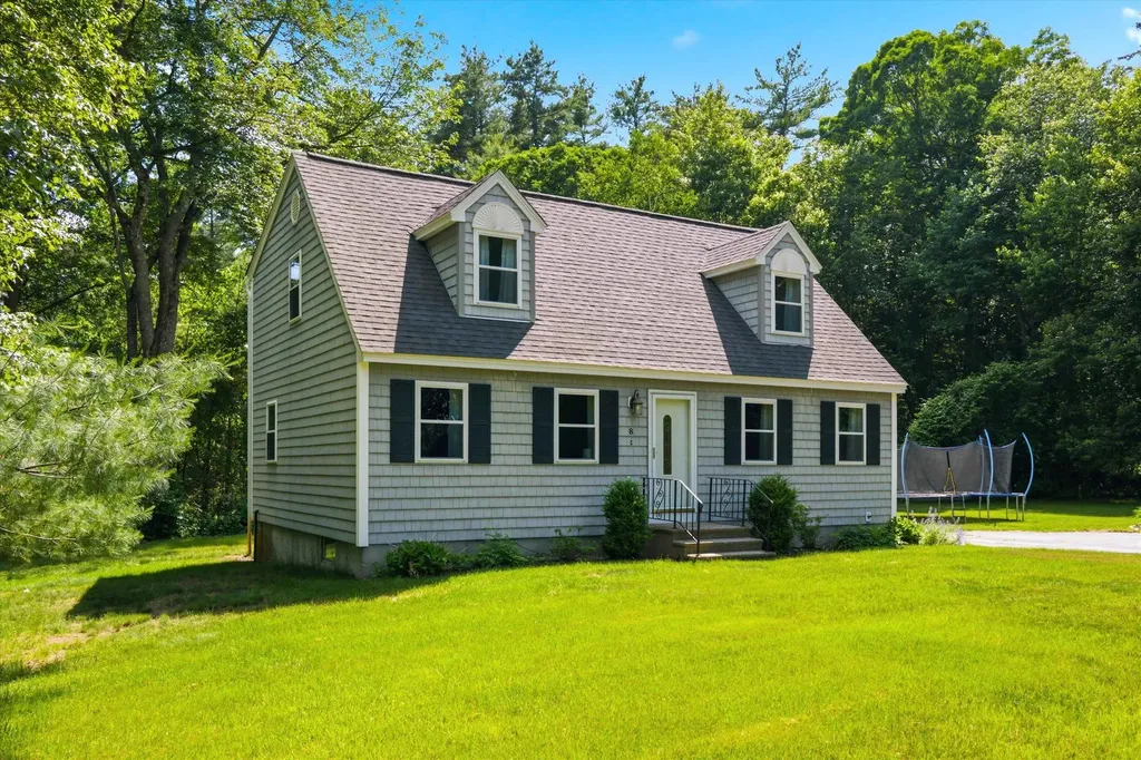 8 Oriole Lane Londonderry NH 03053