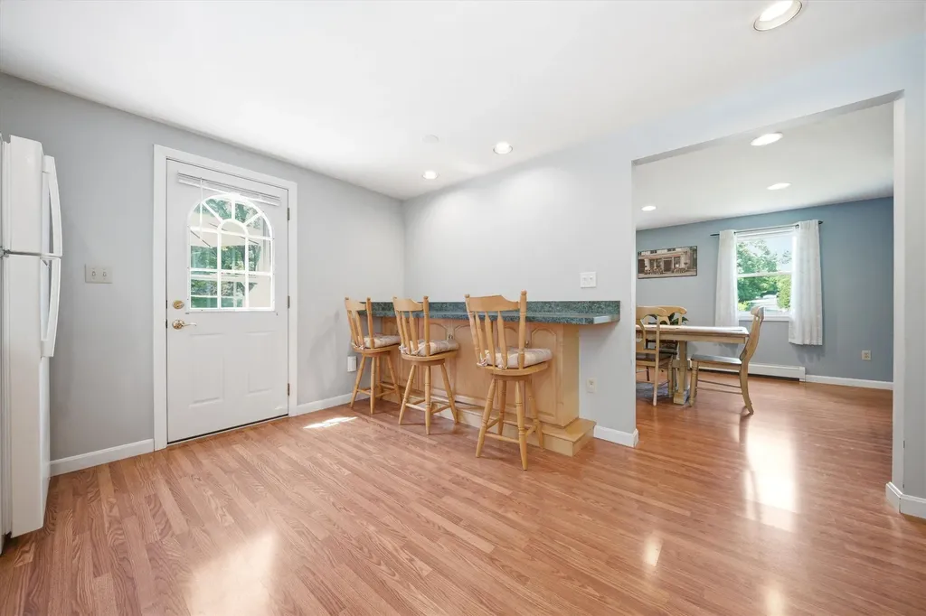 8 Oriole Lane Londonderry NH 03053