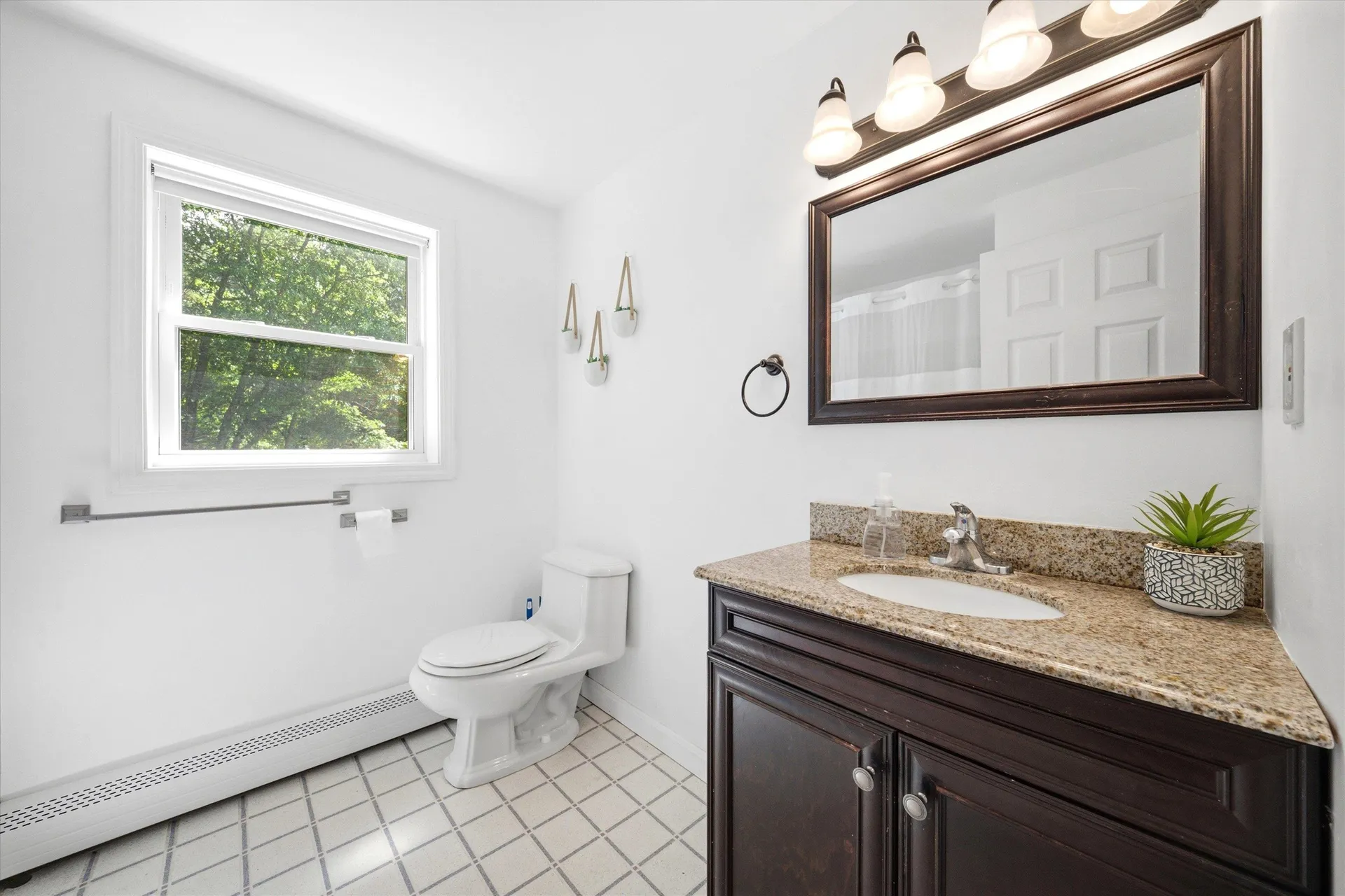8 Oriole Lane Londonderry NH 03053