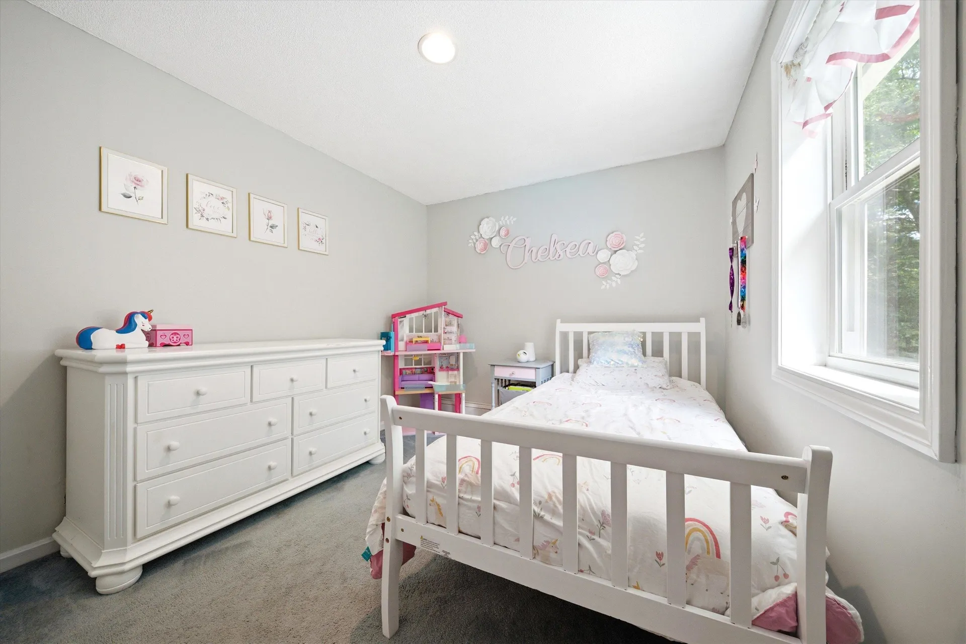8 Oriole Lane Londonderry NH 03053