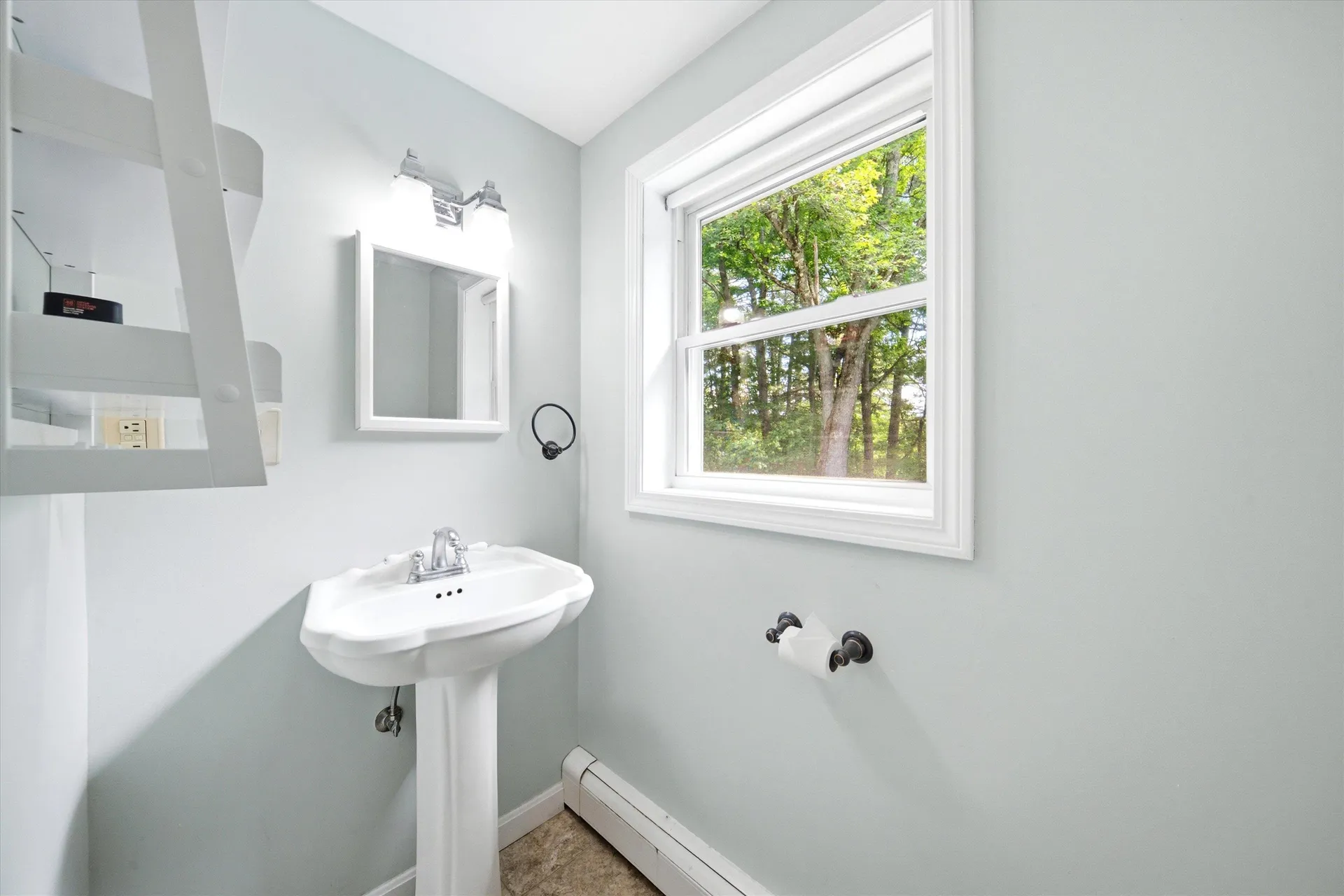 8 Oriole Lane Londonderry NH 03053