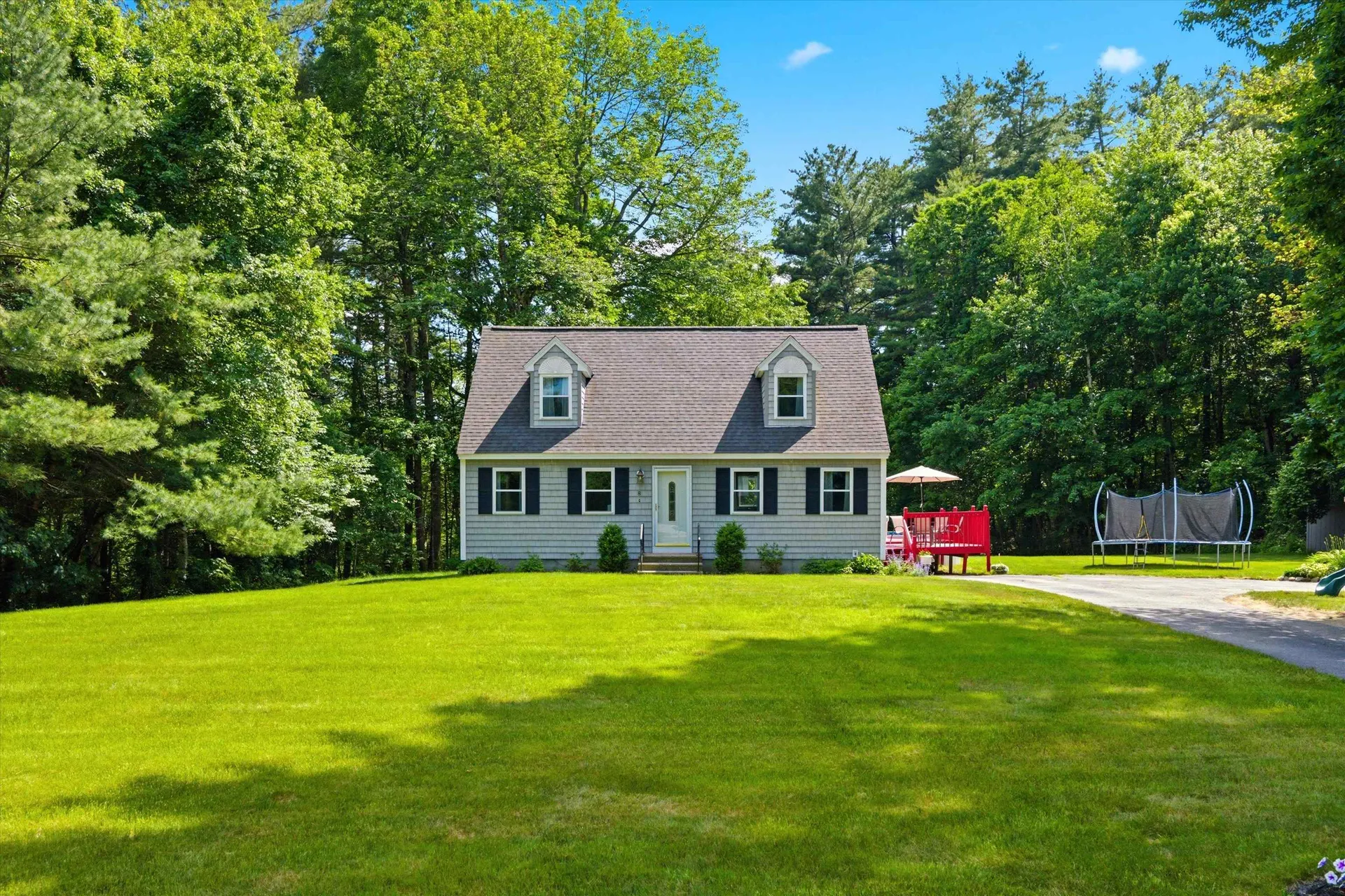 8 Oriole Lane Londonderry NH 03053