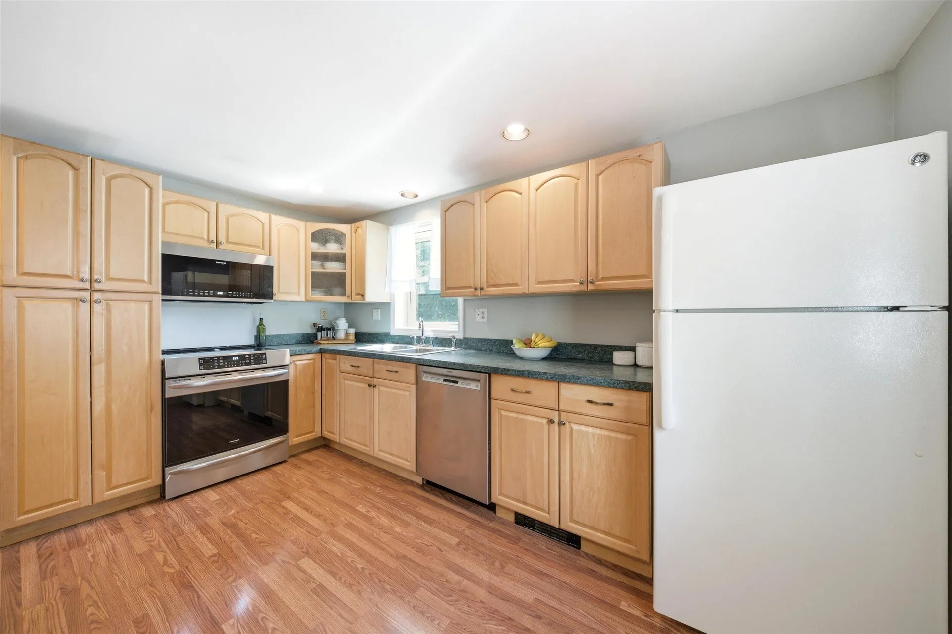 8 Oriole Lane Londonderry NH 03053