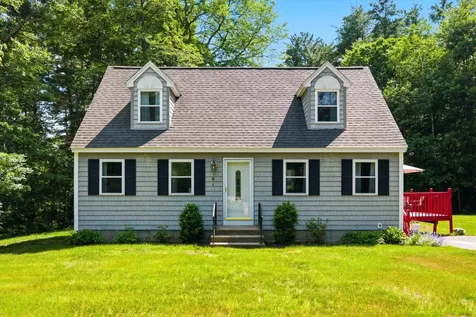 8 Oriole Lane Londonderry NH 03053