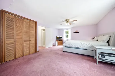 8 Oriole Lane Londonderry NH 03053