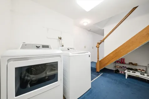 8 Oriole Lane Londonderry NH 03053