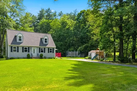 8 Oriole Lane Londonderry NH 03053