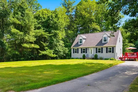 8 Oriole Lane Londonderry NH 03053