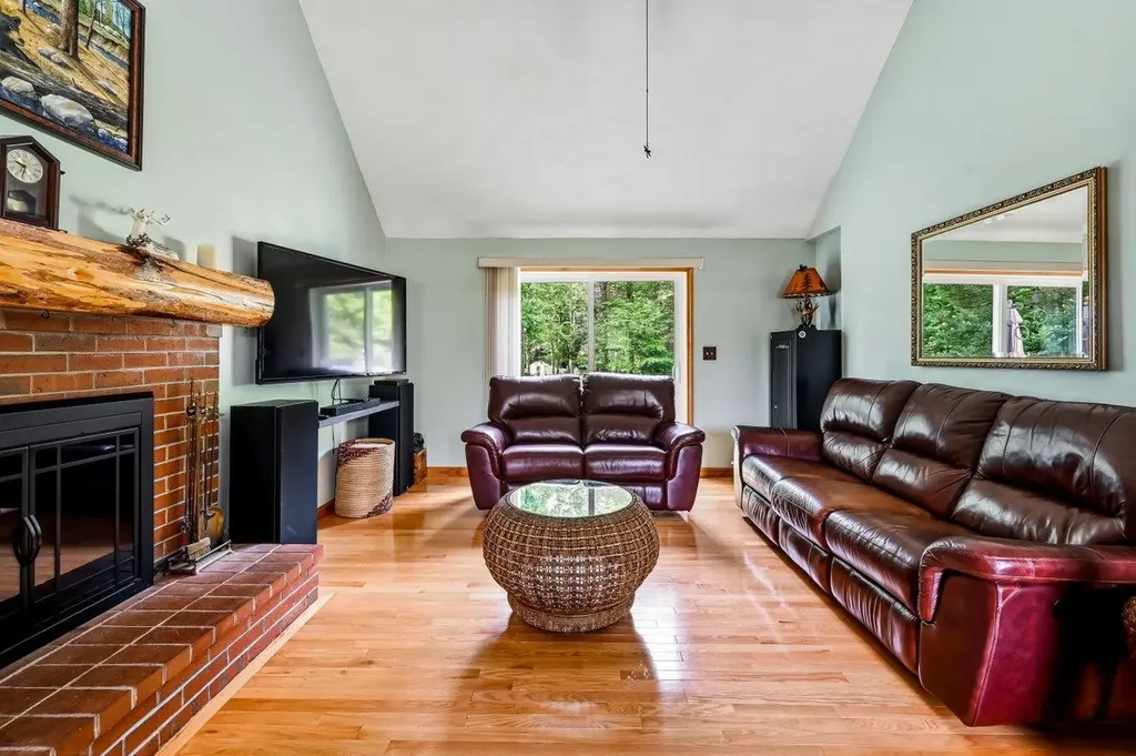 85 Karlin Road Fremont NH 03044