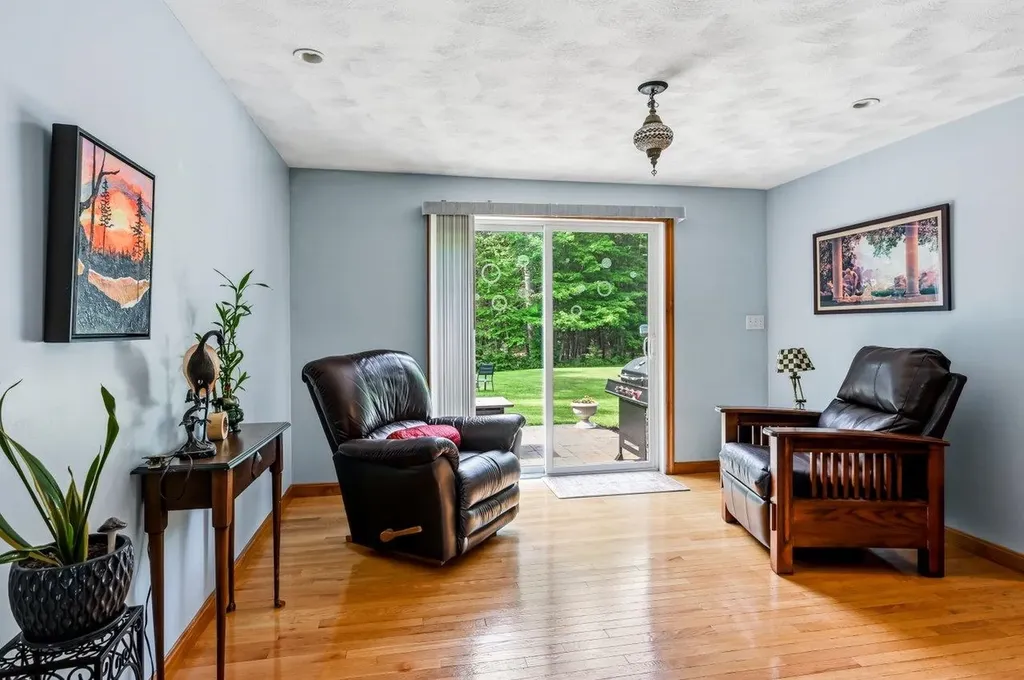 85 Karlin Road Fremont NH 03044