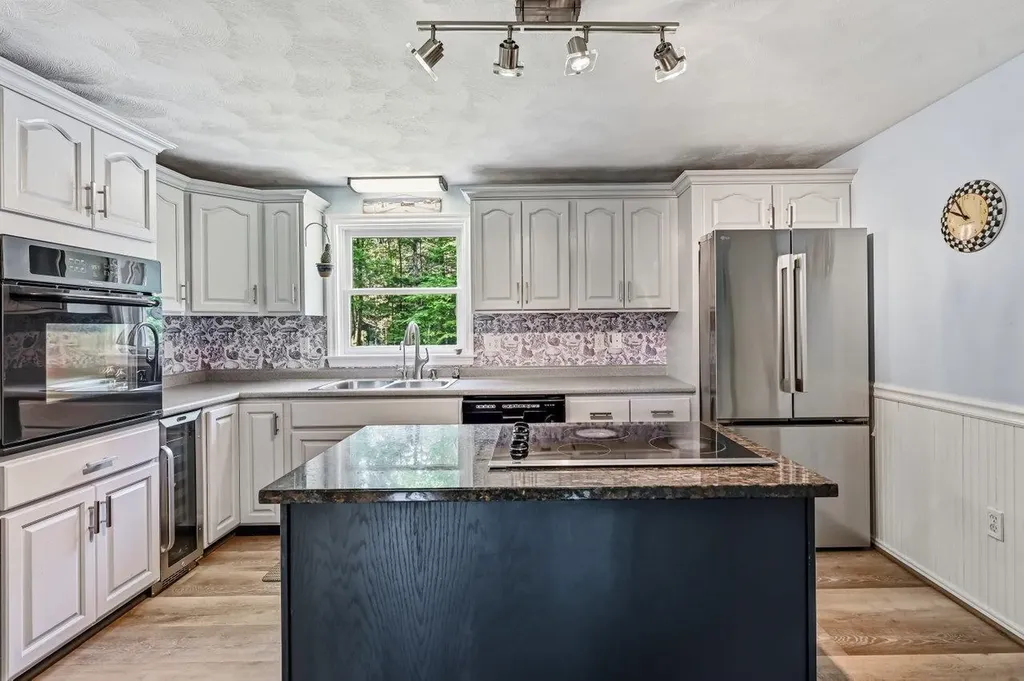 85 Karlin Road Fremont NH 03044
