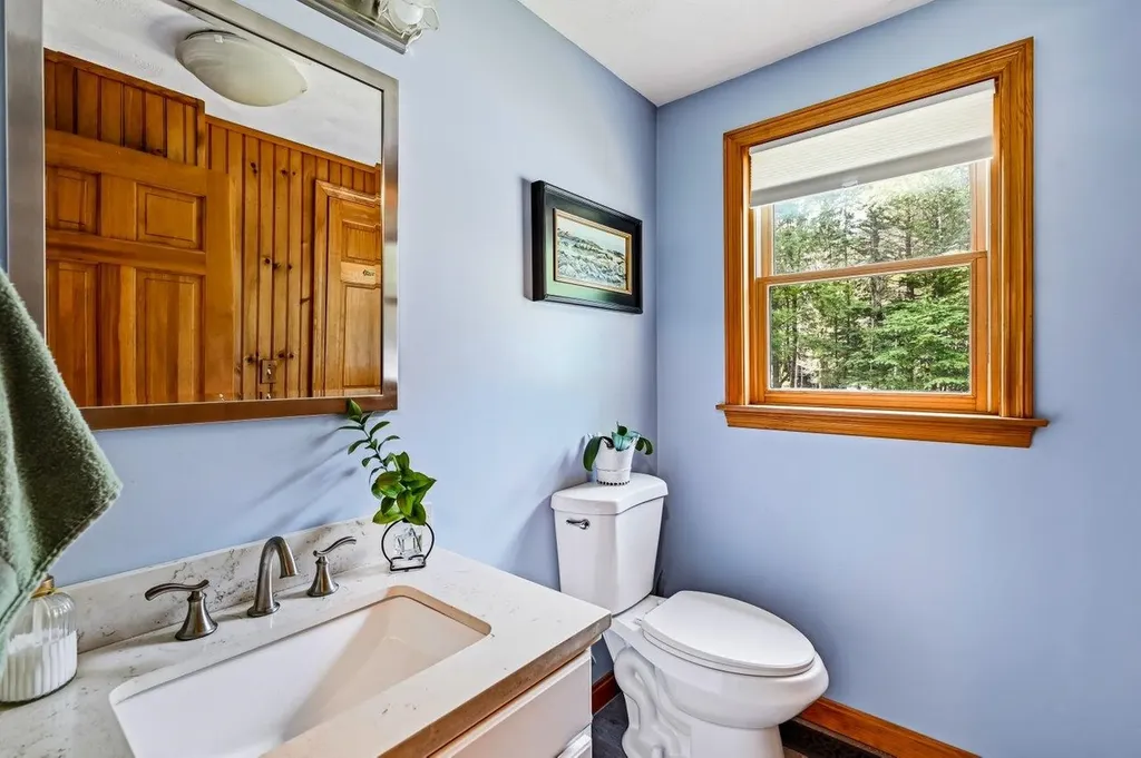 85 Karlin Road Fremont NH 03044
