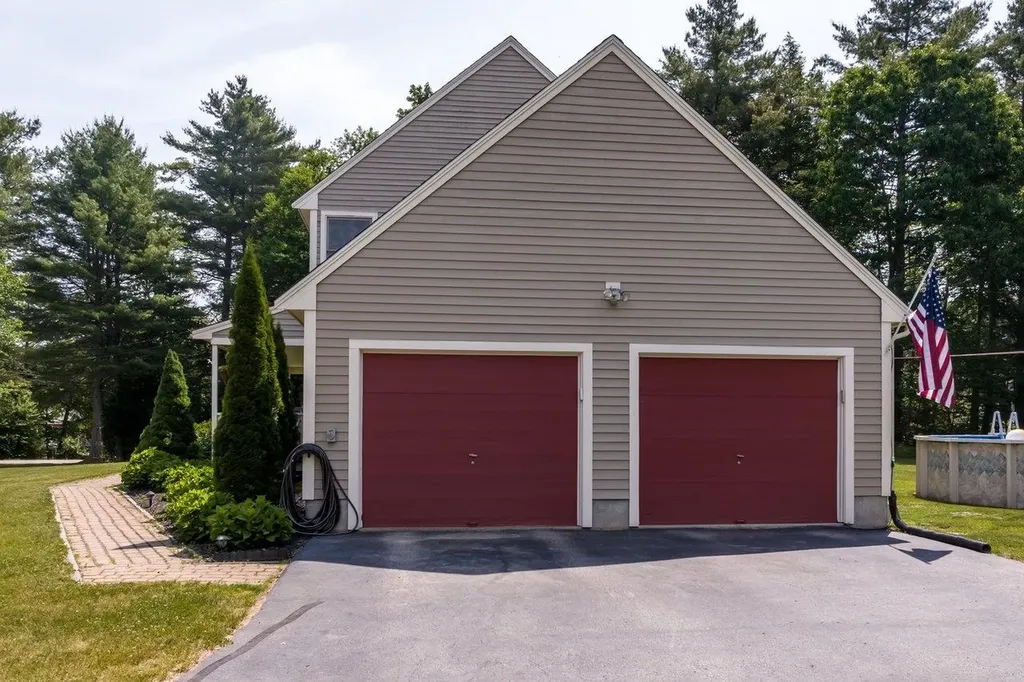 85 Karlin Road Fremont NH 03044