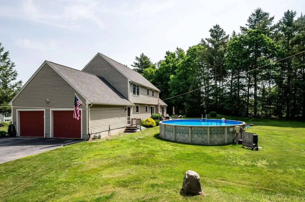85 Karlin Road Fremont NH 03044
