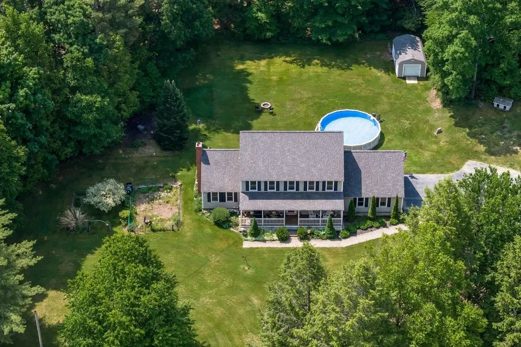 85 Karlin Road Fremont NH 03044