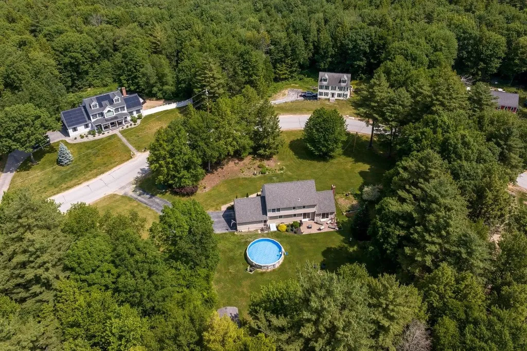85 Karlin Road Fremont NH 03044