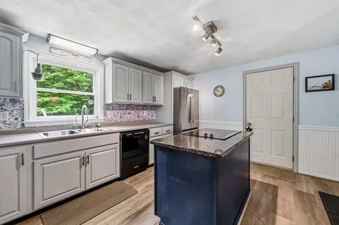 85 Karlin Road Fremont NH 03044