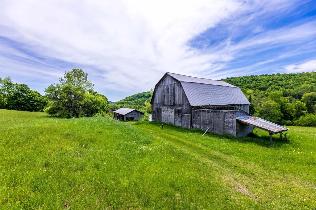 88 Van Dyke Road Strafford VT 05072