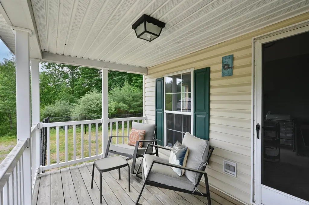 124 Chester Road Raymond NH 03077