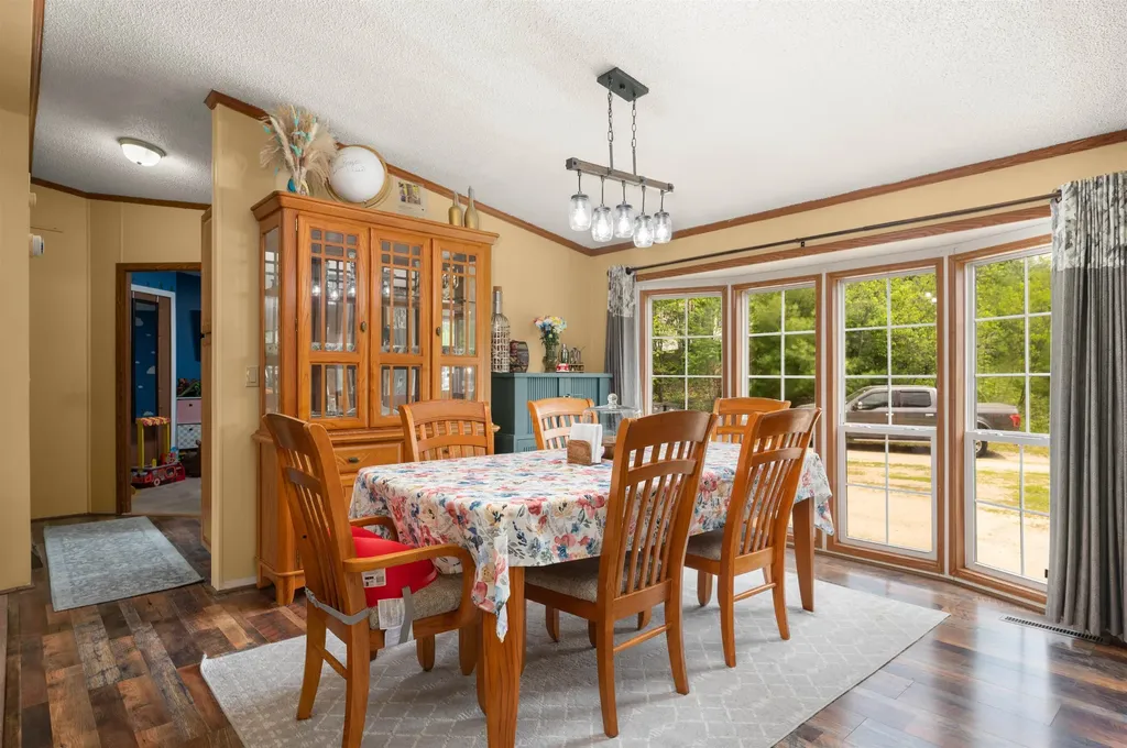 124 Chester Road Raymond NH 03077