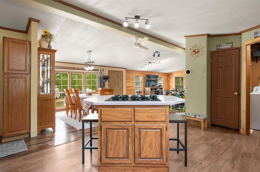 124 Chester Road Raymond NH 03077