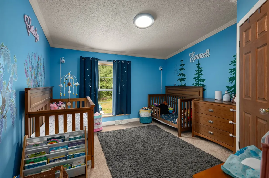 124 Chester Road Raymond NH 03077