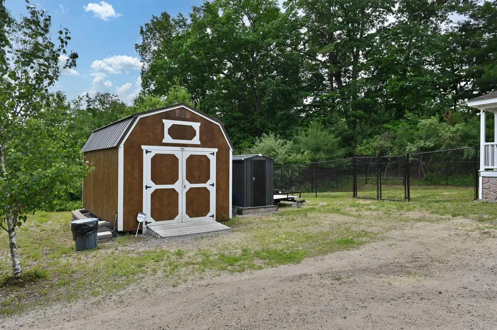 124 Chester Road Raymond NH 03077