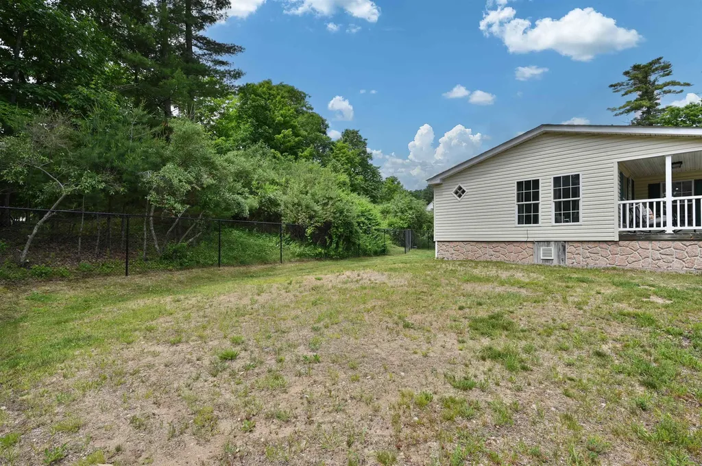 124 Chester Road Raymond NH 03077