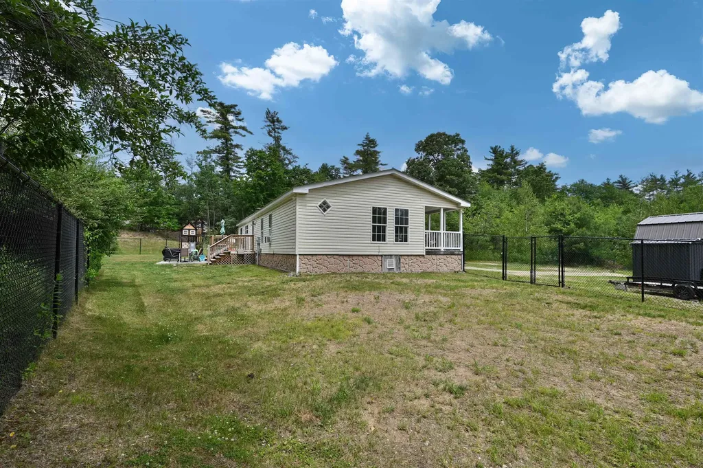 124 Chester Road Raymond NH 03077